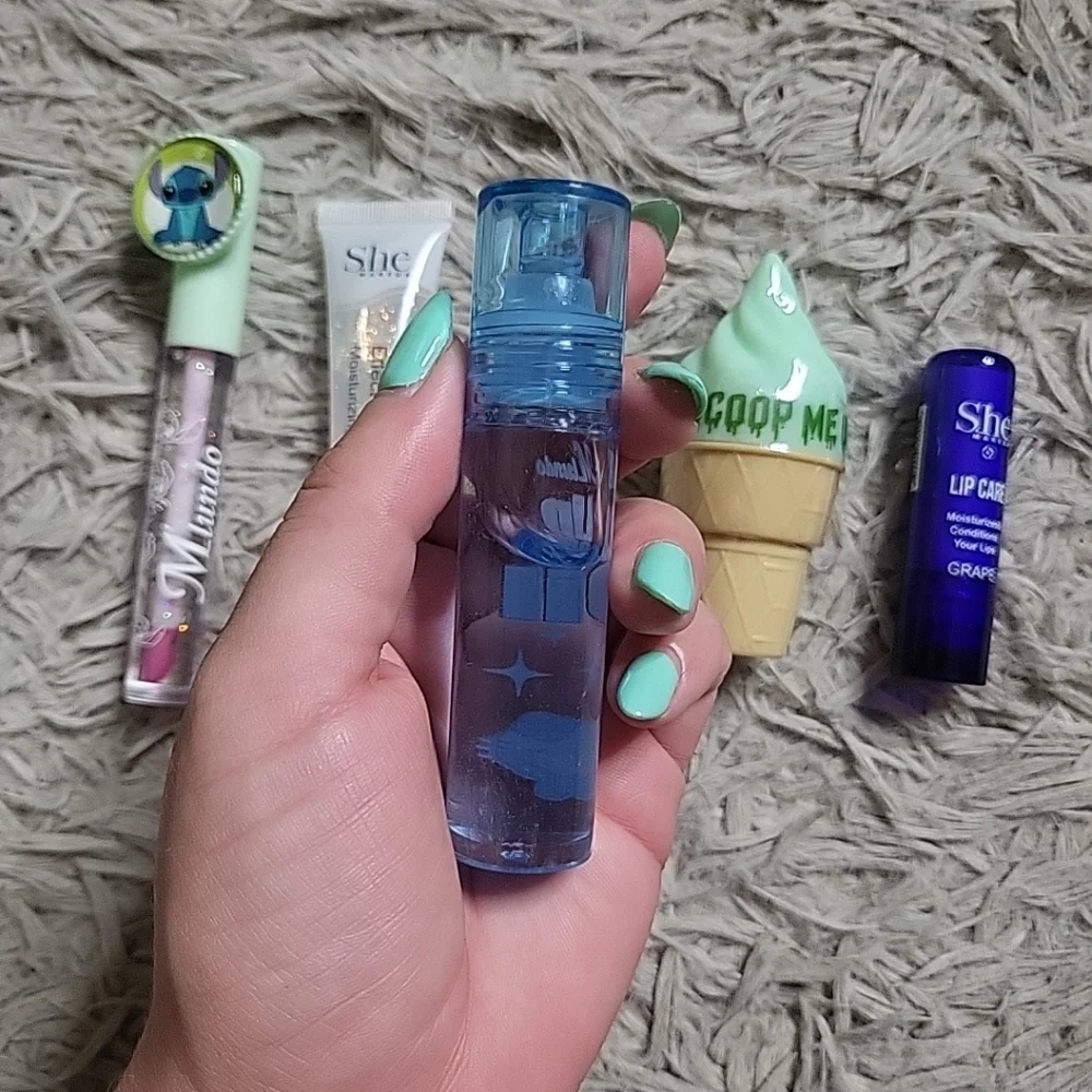 Beauty Bundle Lips Makeup Stitch Lipgloss Lip Balm Lip Oil Makeup ✨️💫